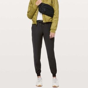 Lululemon On The Fly Jogger Black Size 8